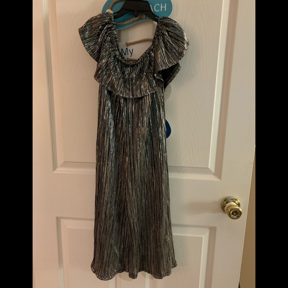 Very cute silver Jumpsuit!!